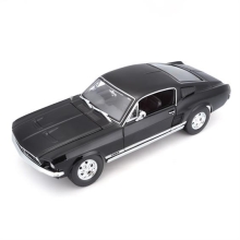 Машинка игрушечная 1967 Ford Mustang Fastback, масштаб 118, Maisto (11669)