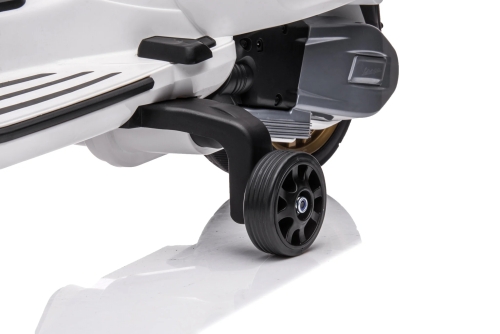 Детский электрический самокат Vespa Sprint белого цвета, ROLLZONE (33935) / Электромобили № 6 Kids Republic Детский электрический самокат Vespa Sprint белого цвета, ROLLZONE (33935) / Электромобили № 6