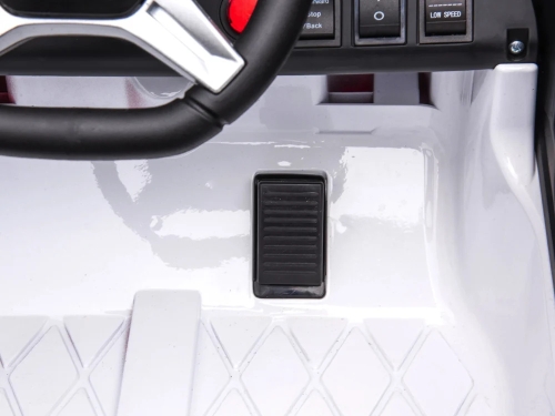 Детский электрический игрушечный автомобиль Mercedes-Benz G63 белого цвета, ROLLZONE (70680) / Электромобили № 10 Kids Republic Детский электрический игрушечный автомобиль Mercedes-Benz G63 белого цвета, ROLLZONE (70680) / Электромобили № 10