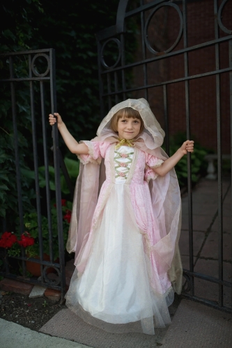 Great Pretenders Princess Cape, Rose Gold, US 5-7 (51955) / Party Supplies № 5 Kids Republic Great Pretenders Princess Cape, Rose Gold, US 5-7 (51955) / Party Supplies № 5