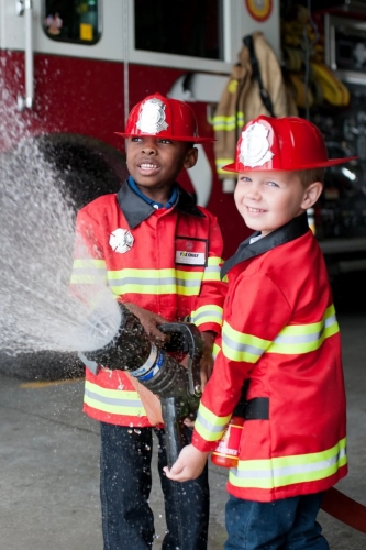 Fireman suit (with accessories) size US 5-6, Great Pretenders (81355) / Party Supplies № 2 Kids Republic Fireman suit (with accessories) size US 5-6, Great Pretenders (81355) / Party Supplies № 2