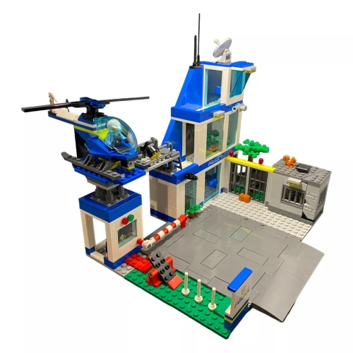 Constructor LEGO Police Station (60316) / Constructors № 3 Kids Republic Constructor LEGO Police Station (60316) / Constructors № 3