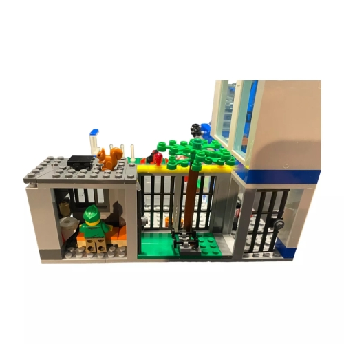 Constructor LEGO Police Station (60316) / Constructors № 5 Kids Republic Constructor LEGO Police Station (60316) / Constructors № 5