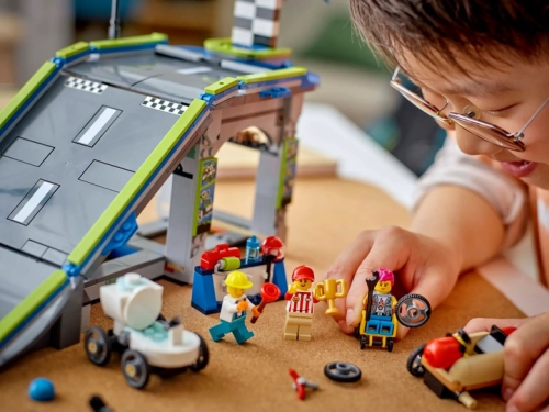 Конструктор LEGO Никаких ограничений: Автодром для гоночных автомобилей (60460) / Конструкторы № 8