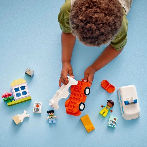 Constructor LEGO Ambulance and Driver (10447) / Constructors № 2 Kids Republic Constructor LEGO Ambulance and Driver (10447) / Constructors № 2