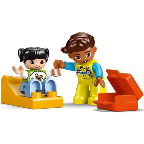 Constructor LEGO Ambulance and Driver (10447) / Constructors № 4 Kids Republic Constructor LEGO Ambulance and Driver (10447) / Constructors № 4