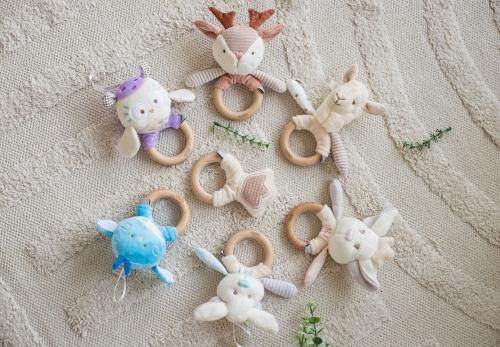 Toy - a rattle with a wooden rodent Pipo bird, ELFIKI (05514) / Rattles № 5 Kids Republic Toy - a rattle with a wooden rodent Pipo bird, ELFIKI (05514) / Rattles № 5