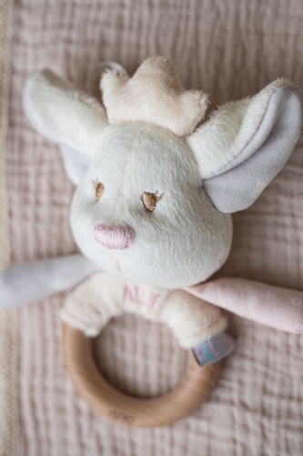 Игрушка - погремушка с деревянным грызунцем эльфик Айли, ELFIKI (04852) / Погремушки № 3 Kids Republic Игрушка - погремушка с деревянным грызунцем эльфик Айли, ELFIKI (04852) / Погремушки № 3