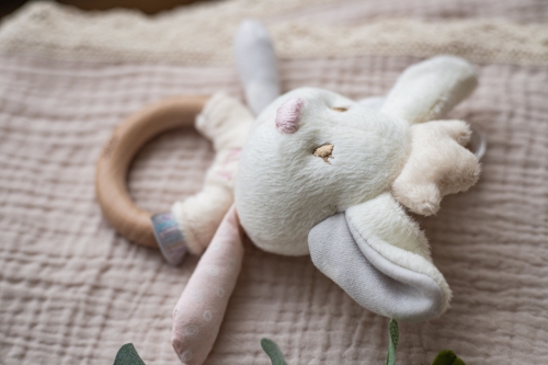 Игрушка - погремушка с деревянным грызунцем эльфик Айли, ELFIKI (04852) / Погремушки № 4 Kids Republic Игрушка - погремушка с деревянным грызунцем эльфик Айли, ELFIKI (04852) / Погремушки № 4