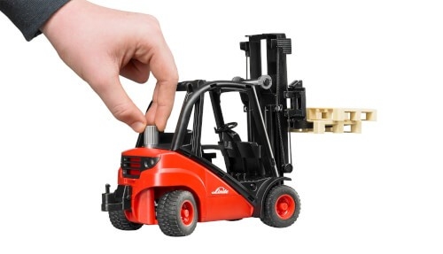 Набір іграшковий. Навантажувач вилковий Linde H30D з 2 палетами, Bruder (25113) / Іграшки № 5 Kids Republic Набір іграшковий. Навантажувач вилковий Linde H30D з 2 палетами, Bruder (25113) / Іграшки № 5