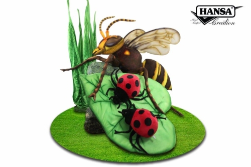 Анімована мяка іграшка Шершень гігантський довжина 183см, Hansa (08921) / Великі мякі іграшки № 2 Kids Republic Анімована мяка іграшка Шершень гігантський довжина 183см, Hansa (08921) / Великі мякі іграшки № 2