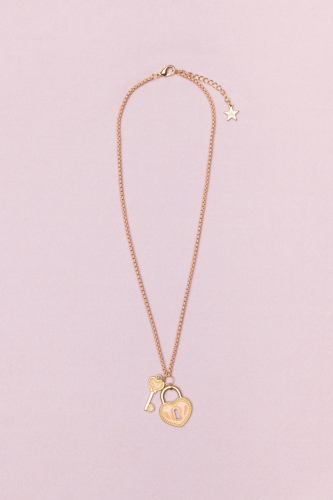 Necklace of Love, Great Pretenders (22077) / Entertainment