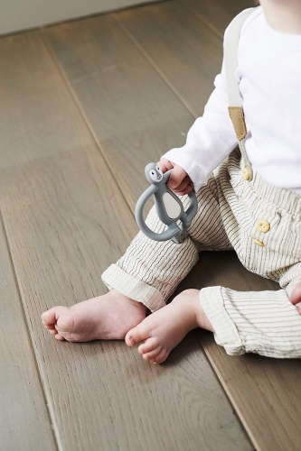 Игрушка-грызун MATCHSTICK MONKEY Пингвин (цвет серый, 11 см) / Прорезыватели № 8 Kids Republic Игрушка-грызун MATCHSTICK MONKEY Пингвин (цвет серый, 11 см) / Прорезыватели № 8